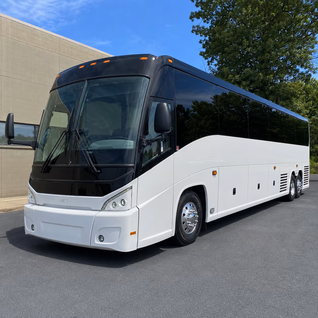 mission and outreach group buses to metropolitan ministries and feeding tampa bay